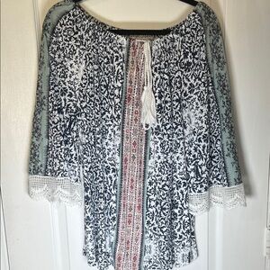 Chic Bohemian Floral Blouse with Lace Trim